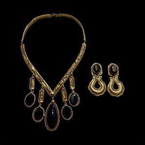 Vintage Signed Artisan IXEL Unique Gold Tone & Black Necklace & Clip On Earrings